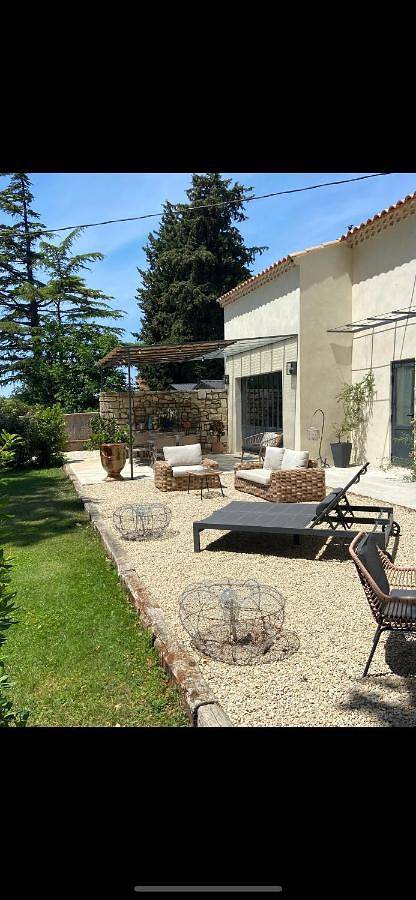 Chambre d’hôte pour 2 personnes, avec jardin ainsi que vue et piscine à Arles - 3
