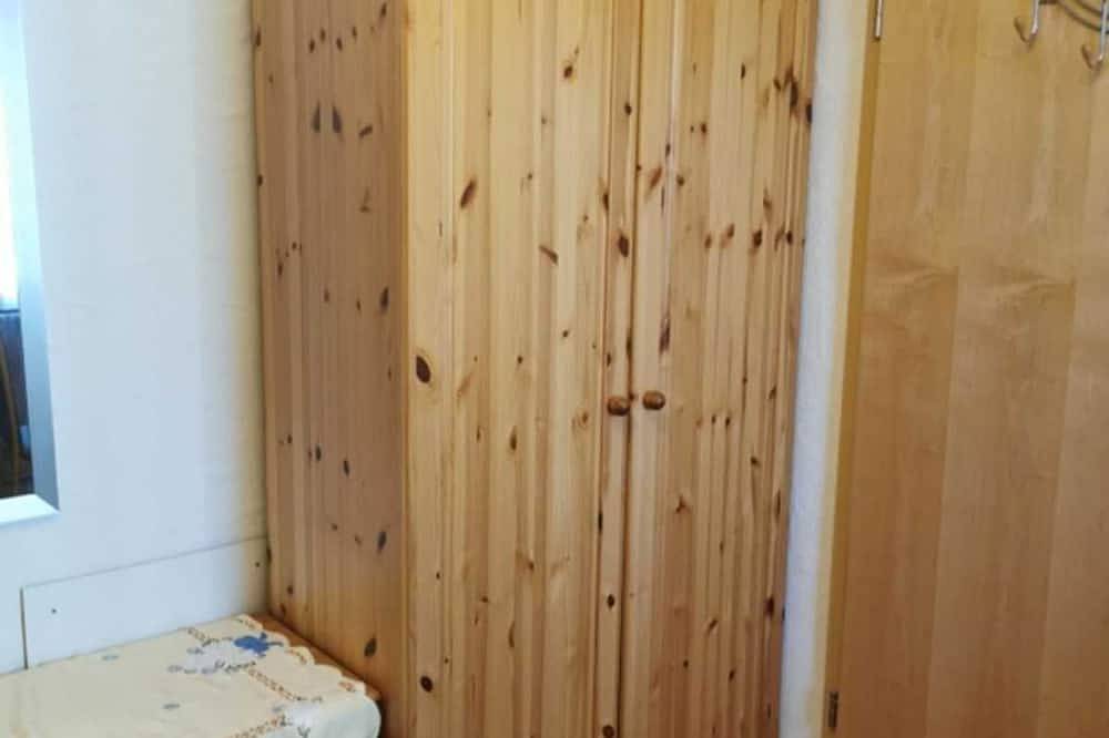 Ganze Wohnung, Doppelzimmer Nr. 2, 12m², Etagenbad - Bea´s Gästezimmer in Europa-Park, Herbolzheim