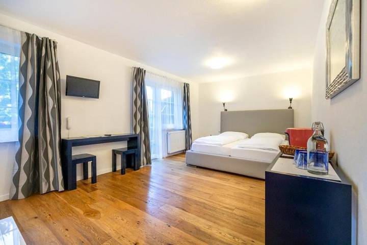 Ferienwohnung für 4 Personen, mit Balkon und Terrasse sowie Garten und Ausblick in Flachau - 2