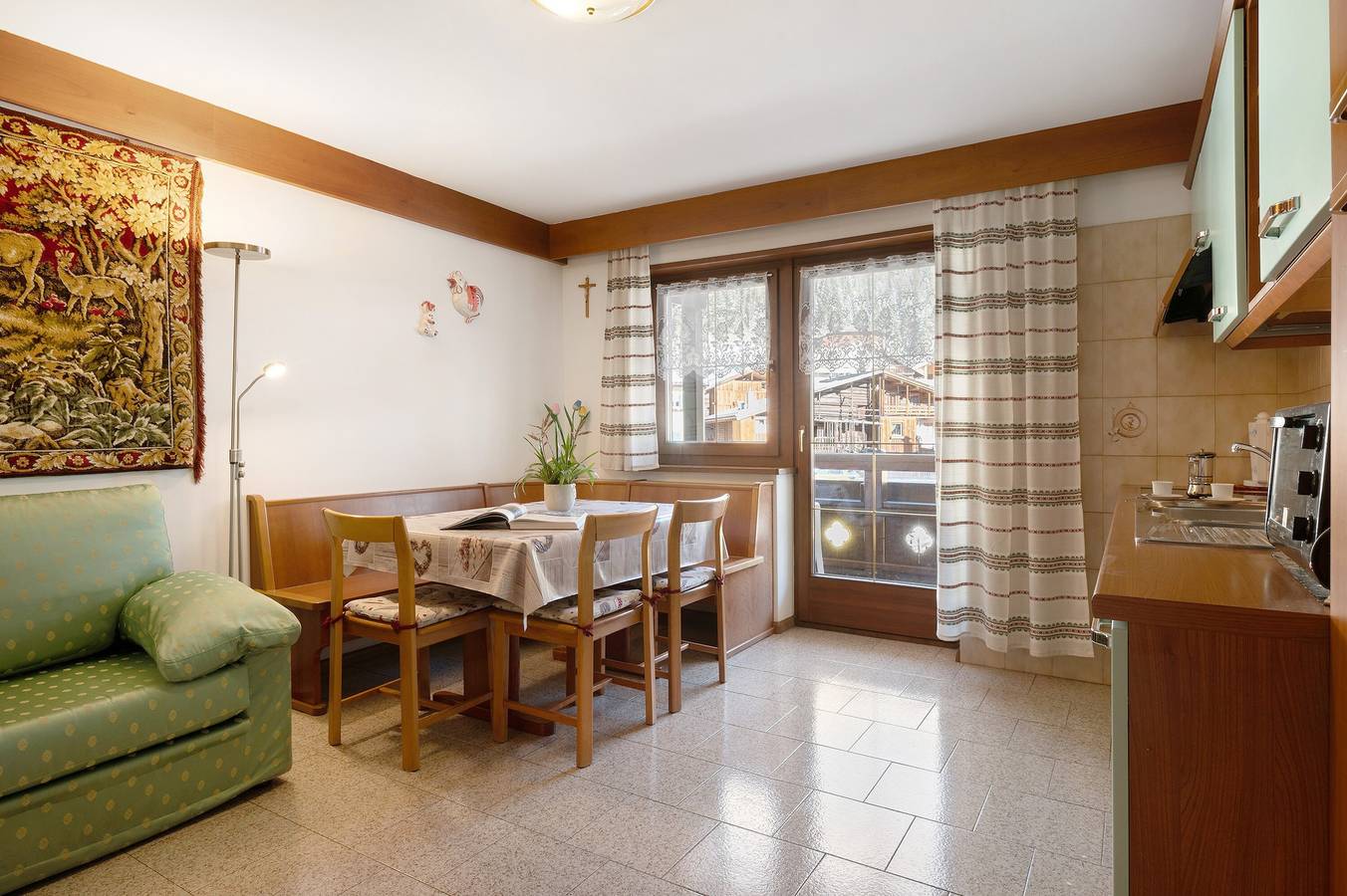 Hel lejlighed, Apartment 'Appartamento 4 Persone' with Mountain View, Balcony and Wi-Fi in Canazei, Dolomiti Superski