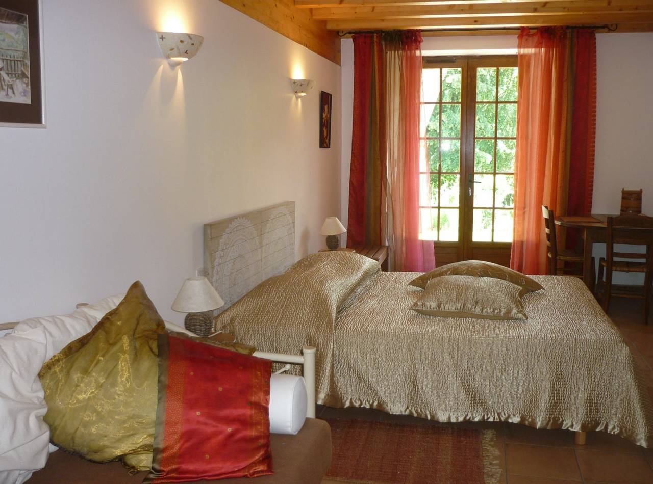 Chambres d'hôtes La Bourdasse - Chambre La Cantalienne in Loubens, Parc naturel régional des Pyrénées ariégeoises