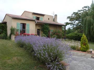 Maison d’hôte pour 2 personnes, avec vue et terrasse ainsi que jardin et piscine à Lapeyrouse-Fossat