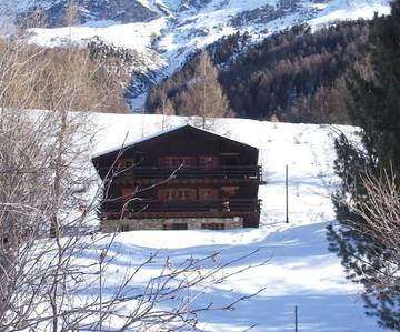 Gîte pour 4 personnes, avec vue et jardin dans Ayer (Anniviers)