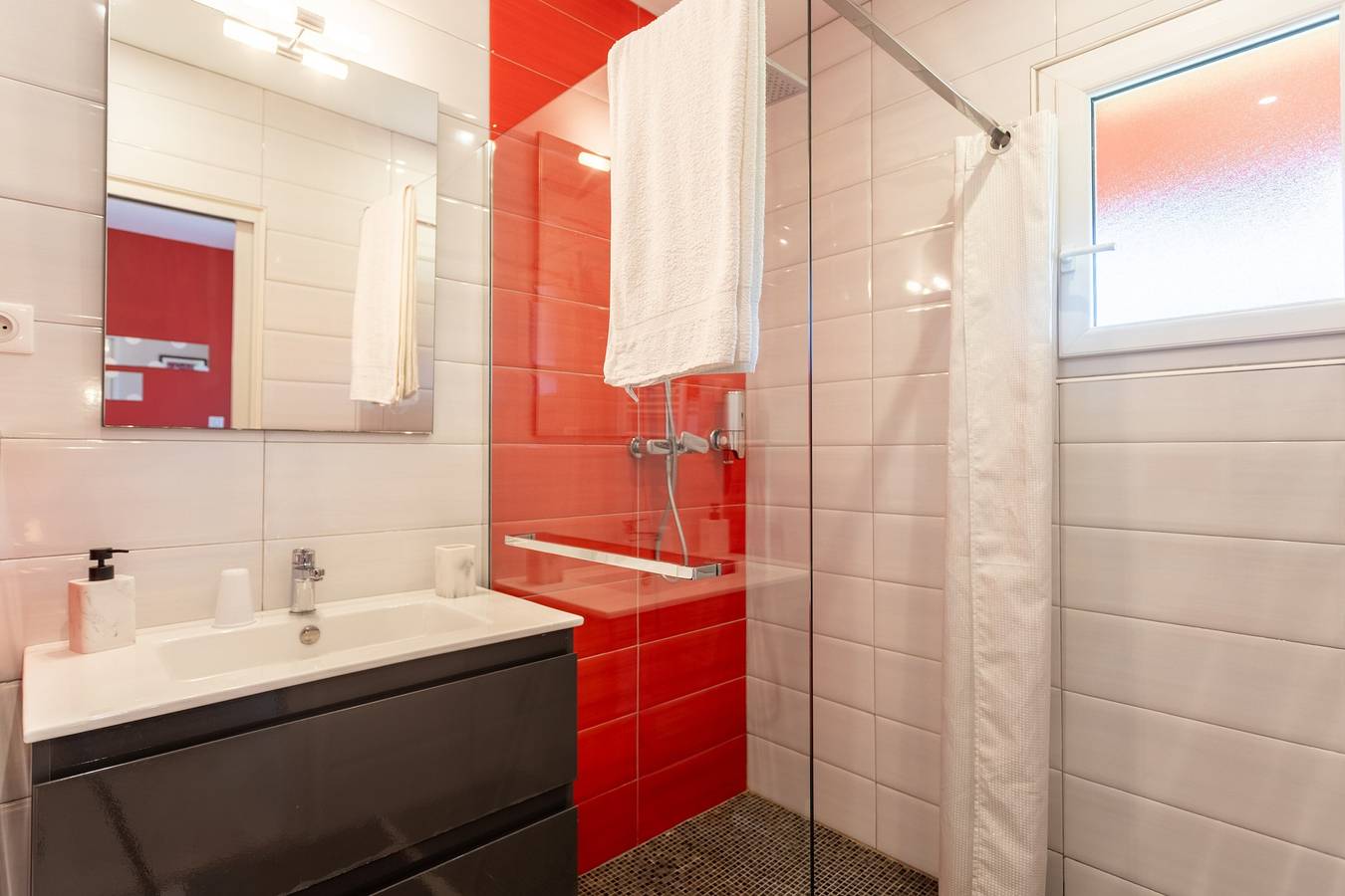 Chambre d’hôtes « Chambre - Joubarbe » avec vue montagne, Wi-Fi et climatisation in Aroue-Ithorots-Olhaïby, Région de Bayonne