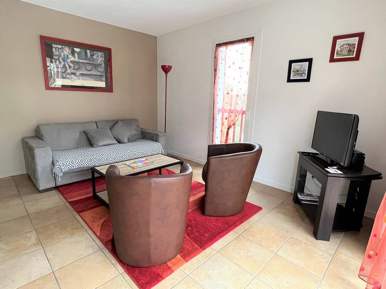 Entire apartment, Charming T2 Apartment for 3 in Quiet Area, Close to City Center, with Wifi and Private Parking in Cambo-les-Bains, Bayonne region