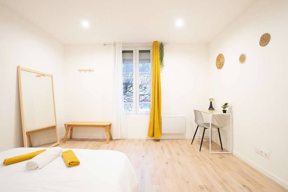 Apartamento entero, Budget Apart City Centre With Parking in Charleville-Mézières, Ardenas