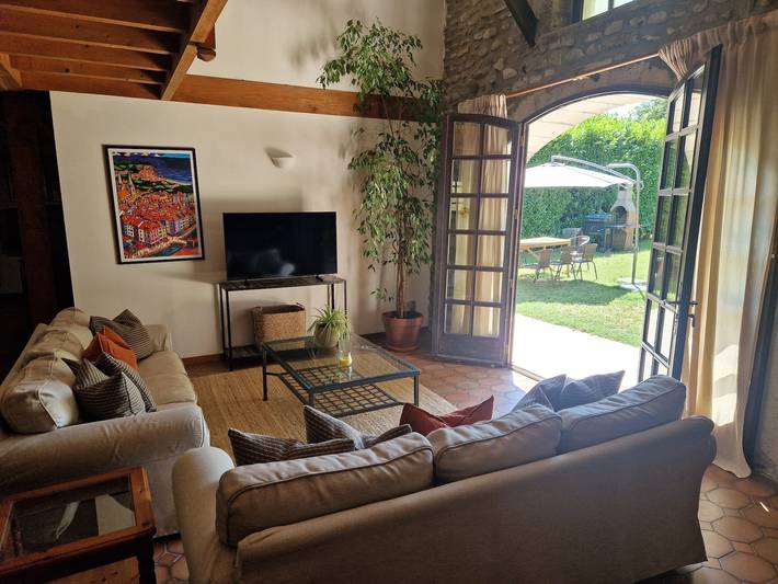 Location de vacances pour 8 personnes, avec Terrasse ainsi que Jardin et Piscine à Osserain-Rivareyte