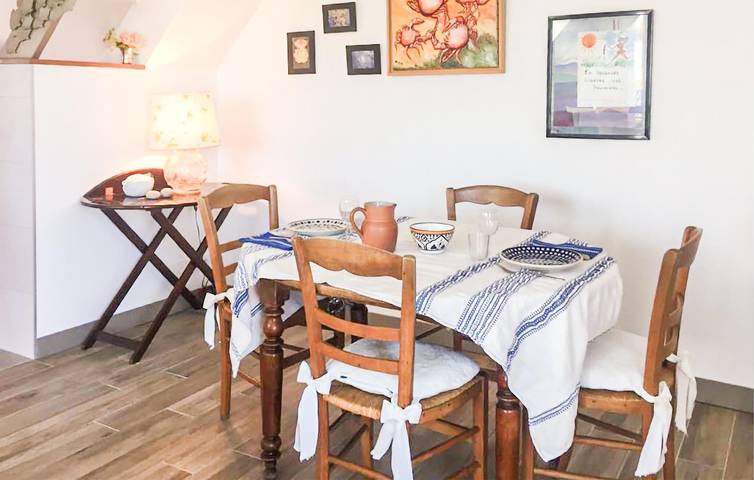 Appartement de vacances entier, Appartement confortable avec Wi-Fi et parking, à 1,5 km de la plage de Primel in Le Diben, Plougasnou