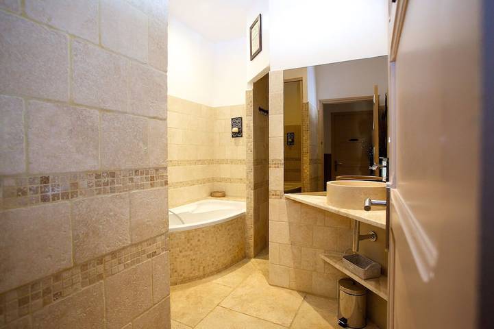 Location de vacances pour 6 personnes, avec jardin, animaux acceptés à Mollégès - 3