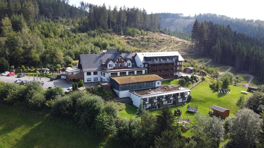 Hotel für 4 Personen, mit Balkon und Terrasse sowie Garten und Pool in Willingen