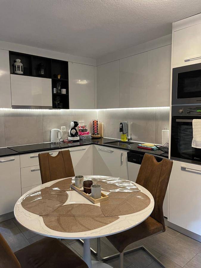 Ganze Wohnung, Two-Bedroom Apartment in Plancemont, Val-de-Travers
