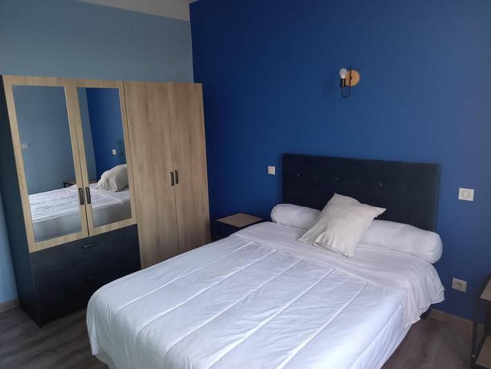 Gîte pour 4 personnes, avec terrasse ainsi que vue sur le lac et vue à Molières