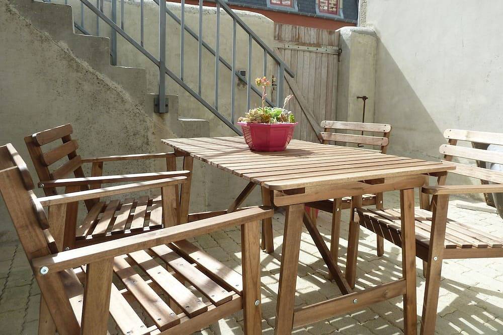 Appartement entier, Gîte avec terrasse, abritée du vent, sans vis à vis, à 200m d'une belle plage.. in Saint-Vaast-la-Hougue, Région de Cherbourg