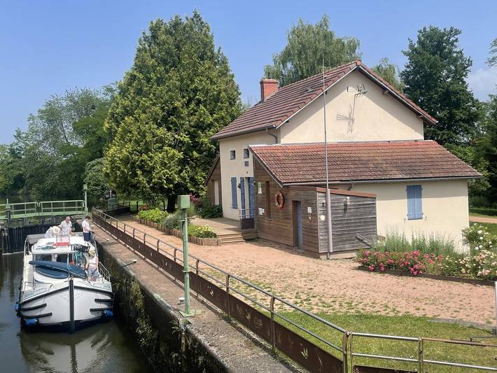 Gîte pour 13 personnes, avec Terrasse et Jardin