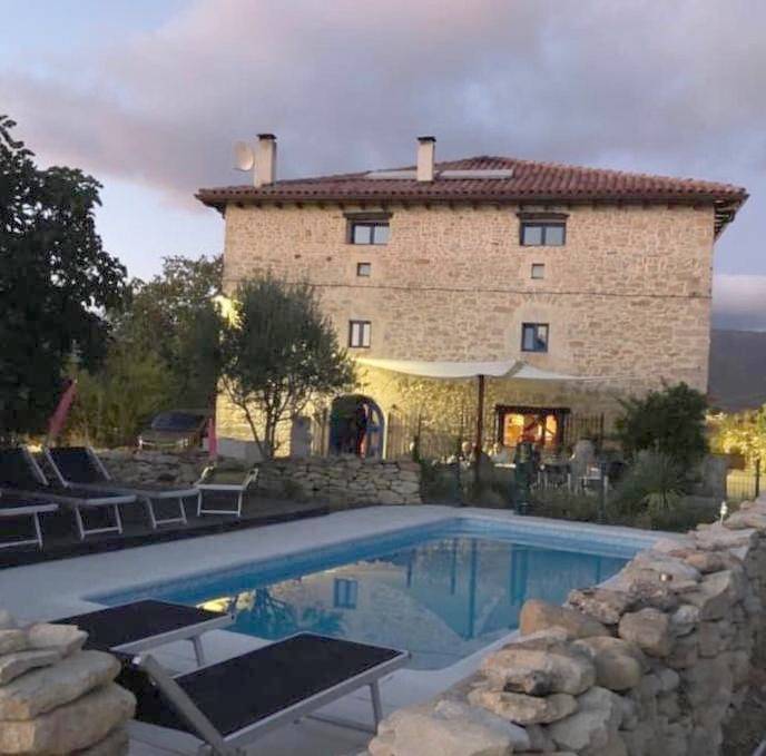 Casa rural para 2 personas, con Terraza y Jardín además de Piscina y Vistas en Las Merindades - 2