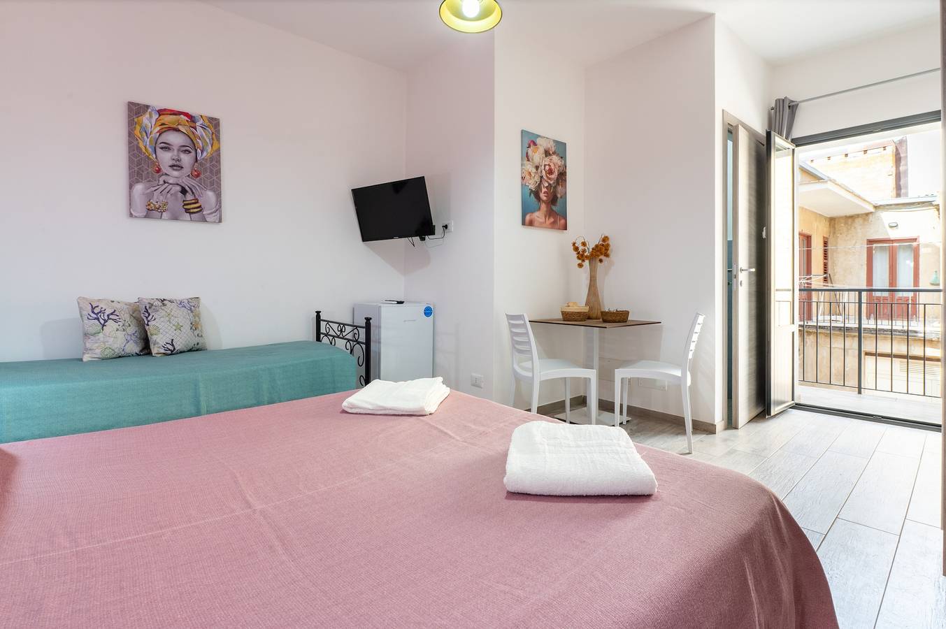 Camera 'Perla Marina - Scala Dei Turchi' con Balcone, Wi-Fi, Aria Condizionata e Cucina Condivisa in Realmonte, Provincia di Agrigento