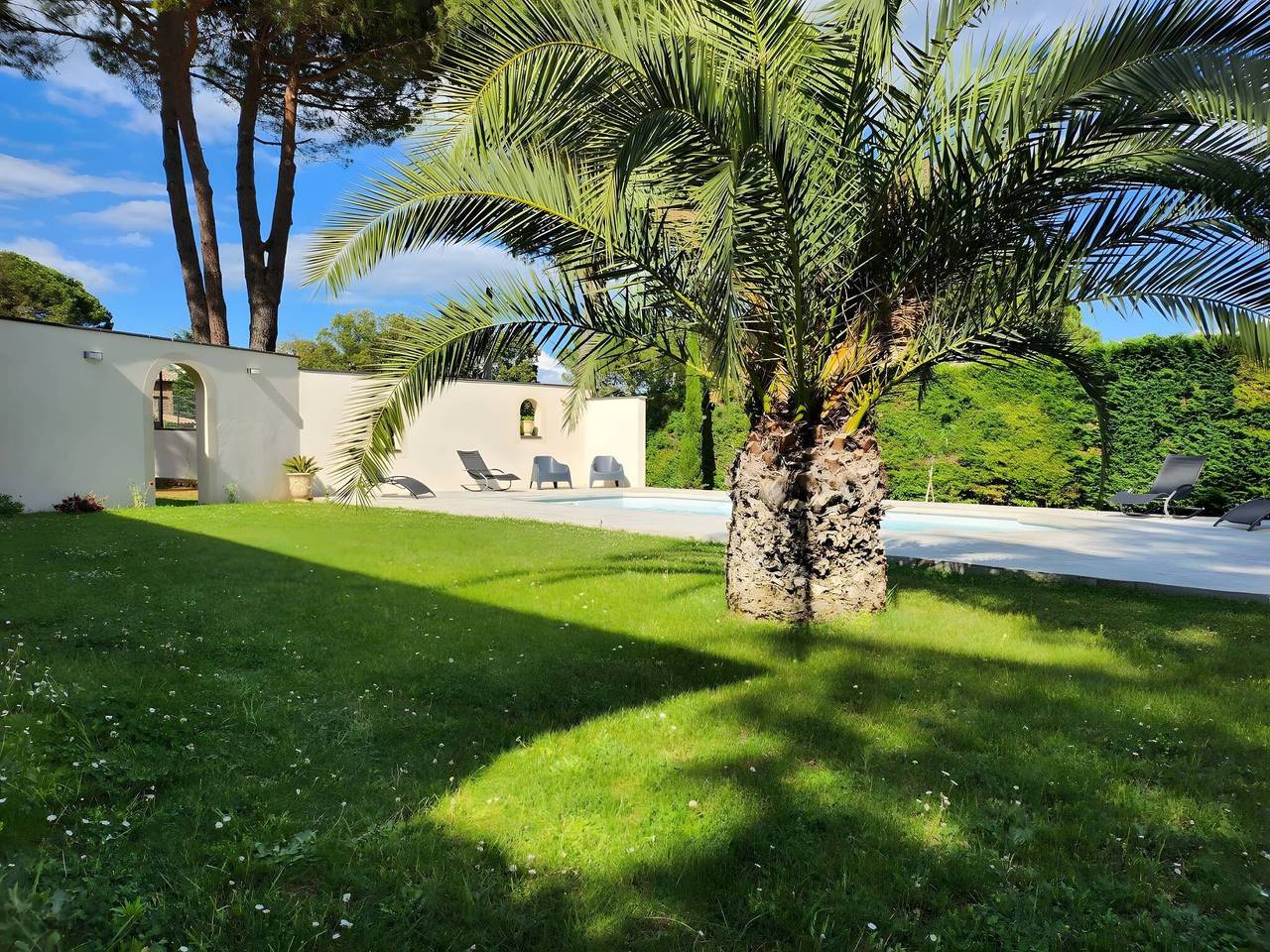 Casa vacacional Gîte Coccinelle con vistas a la montaña, piscina compartida y Wi-Fi in Anduze, Cevenas
