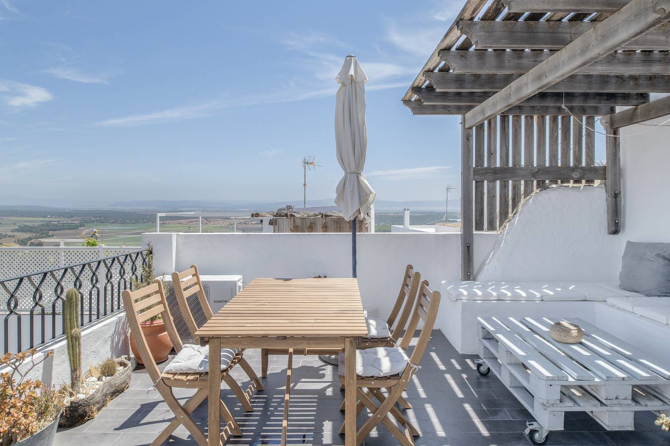 Maison rurale 'Casa Vejer Con Vistas Y Garaje' avec vue sur la montagne, Wi-Fi et climatisation in Vejer de la Frontera, Costa de la Luz