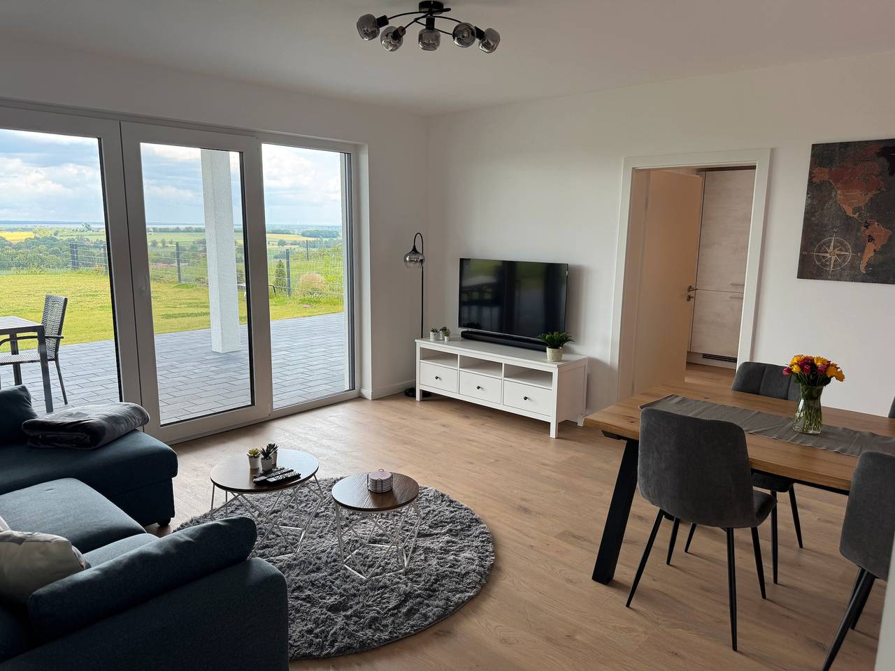 Ganze Wohnung, Ferienwohnung 'Meer' mit Seeblick, privater Terrasse und Wi-Fi in Wölpinghausen, Landkreis Schaumburg