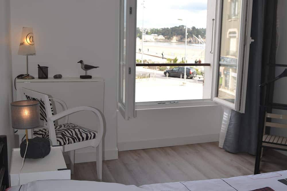Appartement entier, Vue mer, F2 face à la plage de Morgat avec petit balcon in Morgat, Crozon