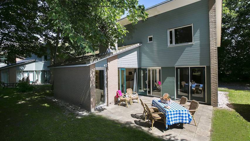 Villa for 7 people, with pool and sauna as well as yard and terrace, with pets in South Holland