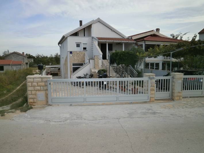 Ferienwohnung für 2 Personen, mit Balkon/Terrasse in Nin