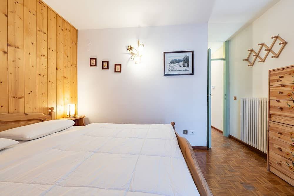 Ganze Wohnung, Two-bedroom apartment just 300 meters from the Sellaronda ski lifts. in Alba (Canazei), Canazei