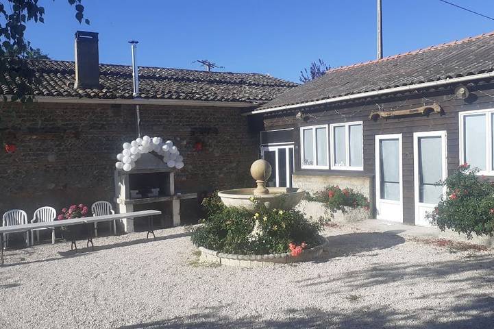 Gîte pour 25 personnes, avec jardin à Poucharramet