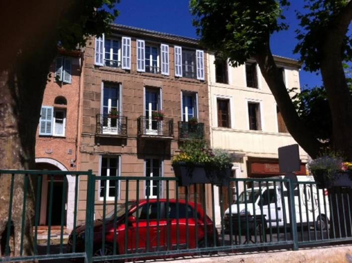 Gîte pour 3 personnes, avec vue et jardin, adapté aux familles à Garéoult - 2