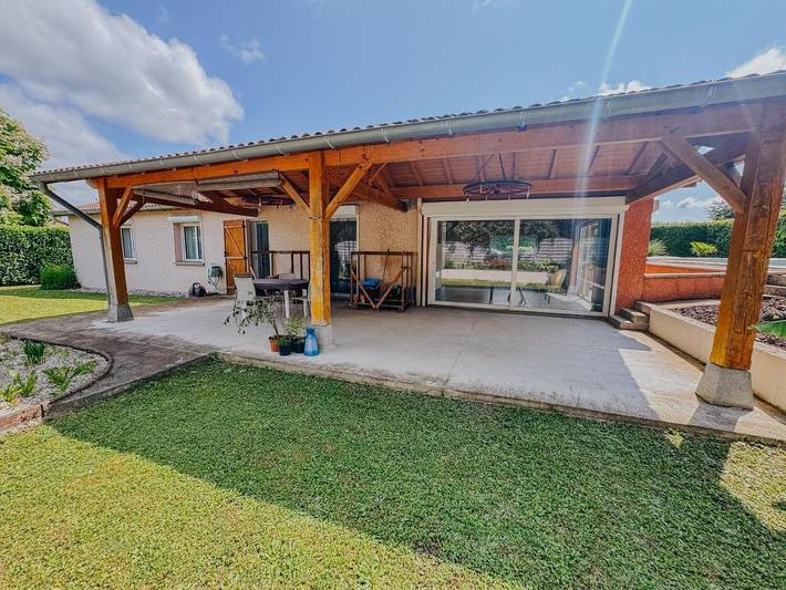 Gîte pour 2 personnes, avec Terrasse et Jardin ainsi que Piscine et Vue à Biziat - 2