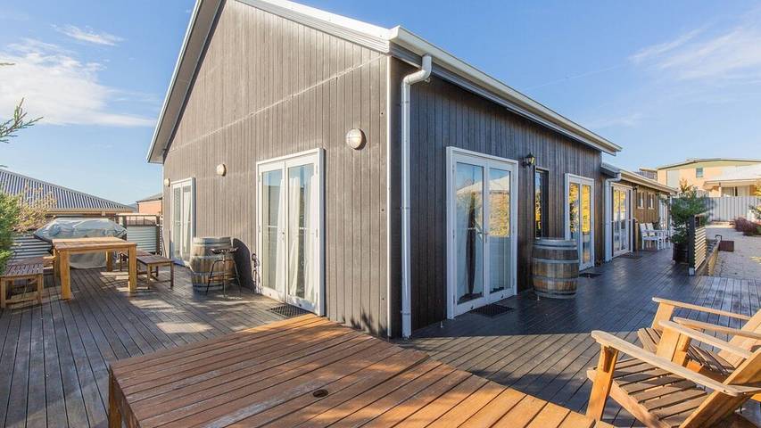 Holiday home for 15 people, with balcony in Jindabyne