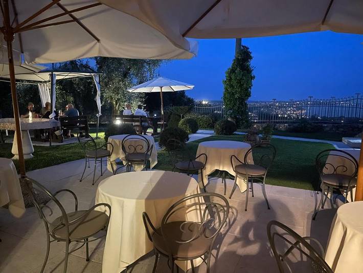 BnB für 2 Personen, mit Pool und Garten sowie Ausblick am Gardasee