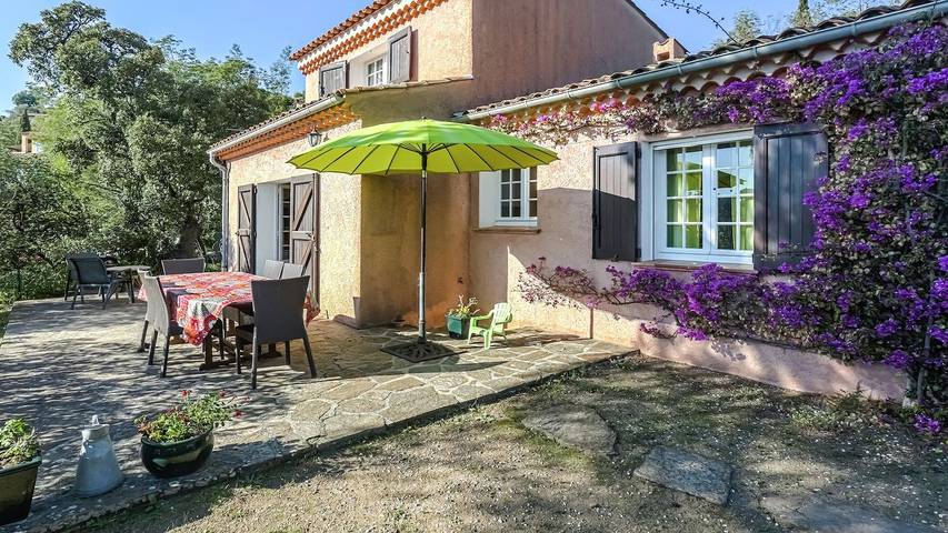 Maison de vacances pour 7 personnes, avec piscine ainsi que terrasse et jardin, animaux acceptés à Bormes-les-Mimosas