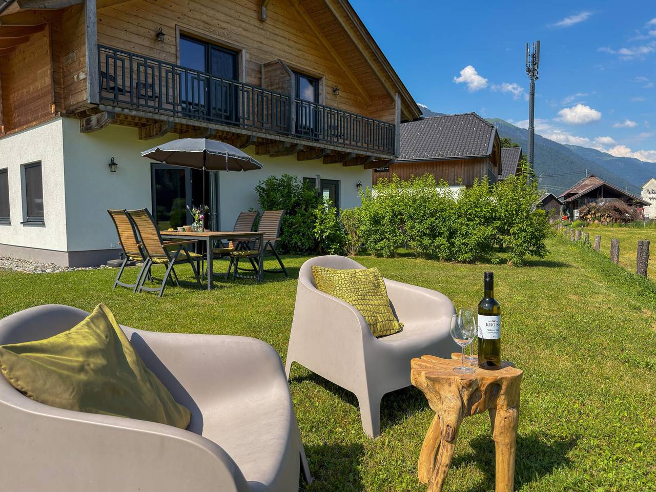 Chalet mit Sunshower und panoramischem Blick in Hermagor-Pressegger See, Bezirk Hermagor