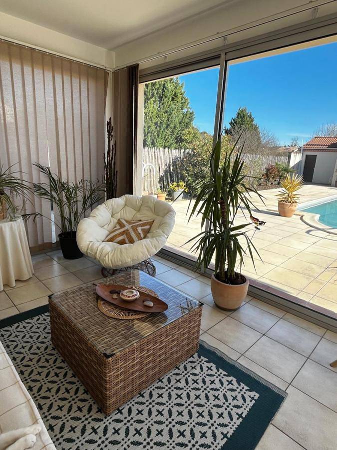 Location de vacances pour 2 personnes, avec vue et jardin ainsi que terrasse et piscine à Lavardac - 3