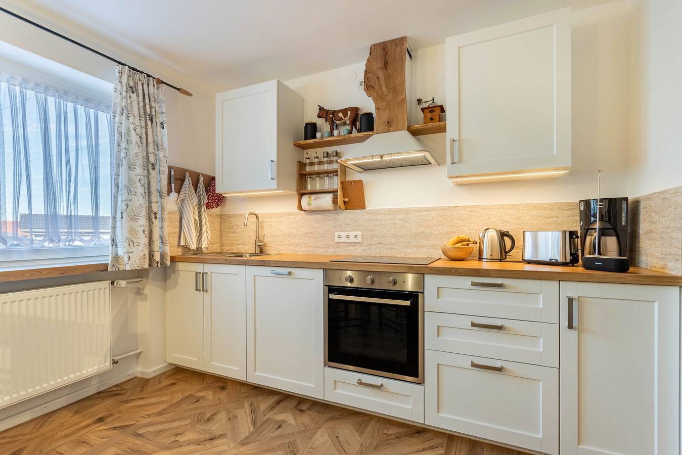Ganze Wohnung, Ferienwohnung 'Haus Kali' mit Bergblick, Gemeinschaftsterrasse und Wlan in Teisendorf, Rupertiwinkel