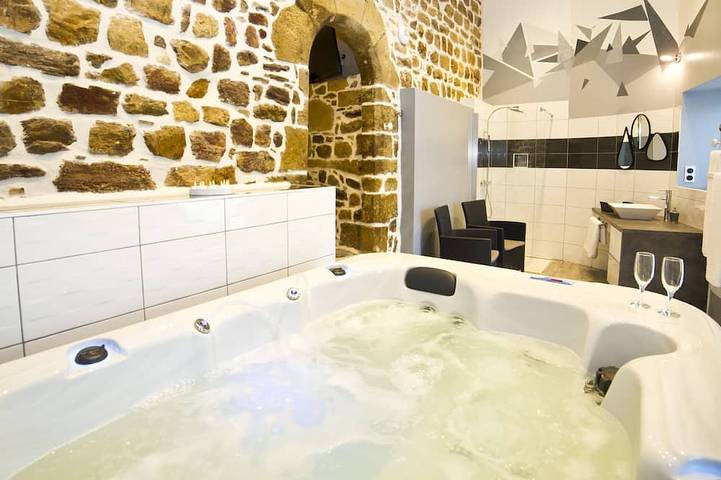 Gîte pour 2 personnes, avec jacuzzi et balcon dans Sévérac-d'Aveyron - 4