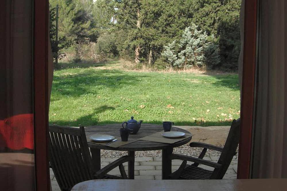 Studio Abricot est un petit studio confortable pour deux personnes. in Mazan, Parc naturel régional du Mont-Ventoux