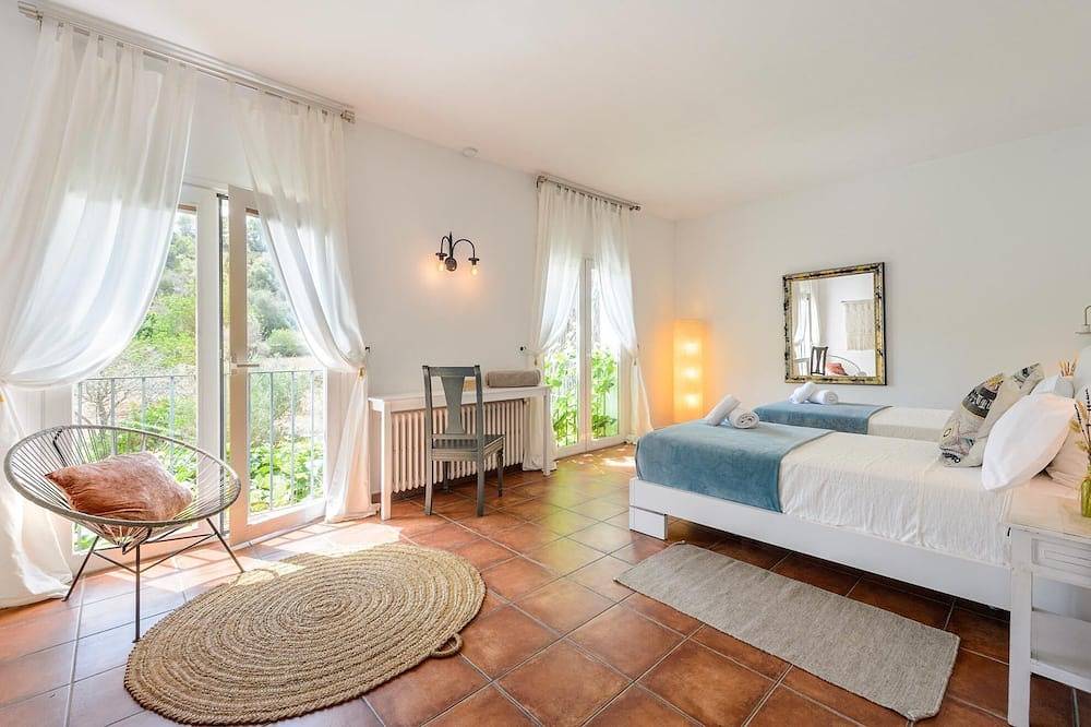 Luxury villa with private pool, 10 mins from the beach in Santa Gertrudis de Fruitera, Santa Eulària des Riu