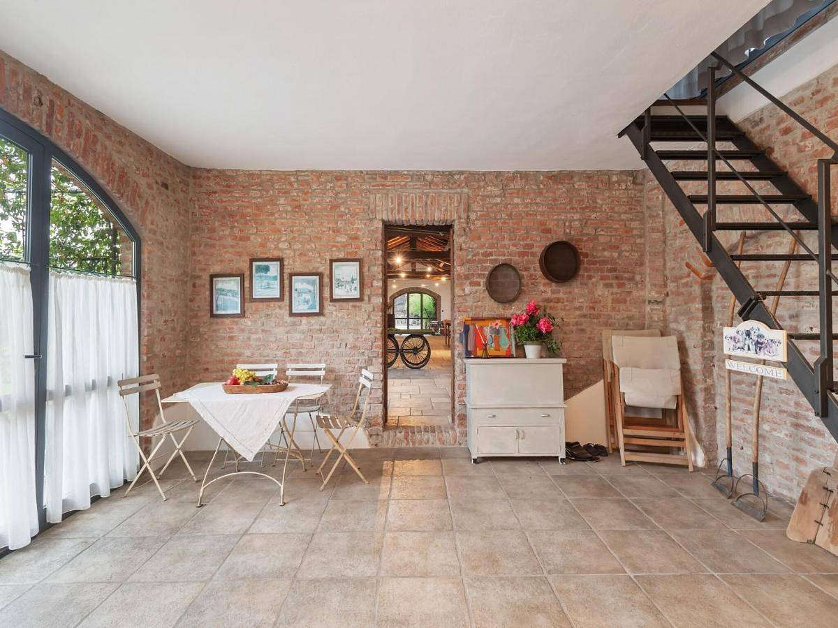 Quaint Mansion in Stagno Lombardo with Garden in Stagno Lombardo, Province de Crémone