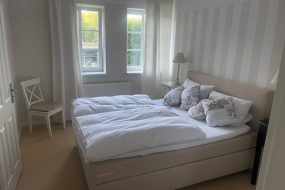 Ganze Wohnung, Ferienwohnung im Landhaus Labes in Stechlinsee, Stechlin