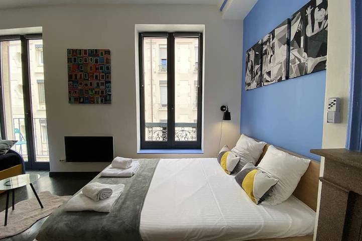 Entire apartment, L'Endroit - Saxe Gambetta - with Balcony in Lyon, Lyon region