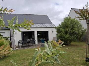 Gîte pour 4 personnes, avec jardin à Étel