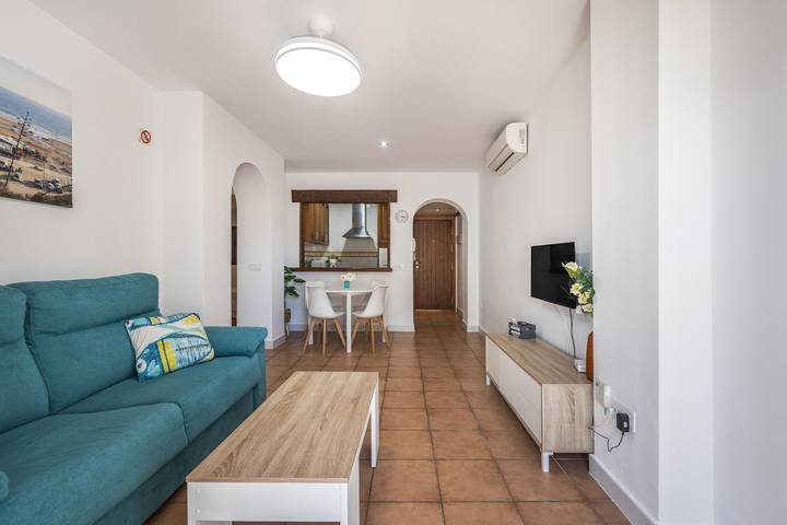 Entire apartment, Apartment 'El Molino Del Viento' with Private Terrace, Wi-Fi and Air Conditioning in Conil de la Frontera, Costa de la Luz