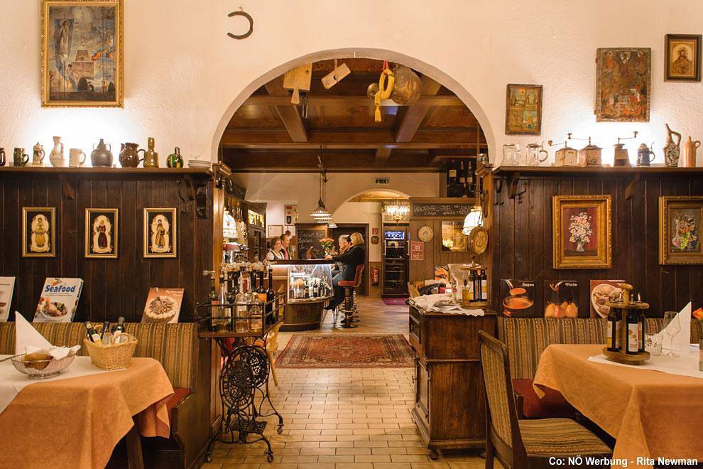 Hotel Post / Hönig - Wirt - Appartment mit Balkon in Kirchschlag in der Buckligen Welt, Wiener Alpen in Niederösterreich Region