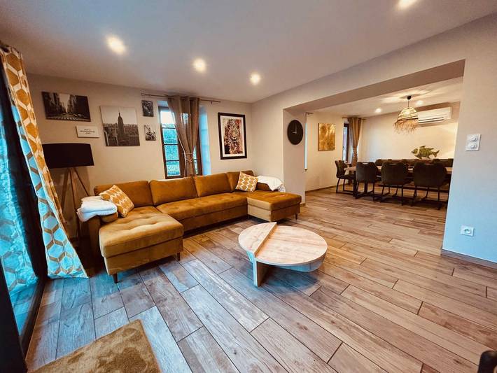 Gîte pour 8 personnes, avec jardin et piscine, animaux acceptés