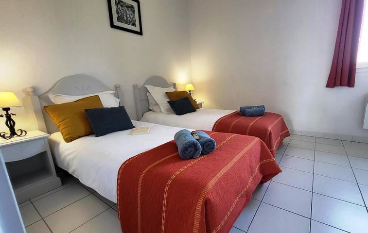 Parc de vacances pour 8 personnes, avec piscine et bassin pour enfant ainsi que jardin et vue, animaux acceptés à Saint-Saturnin-lès-Avignon - 3