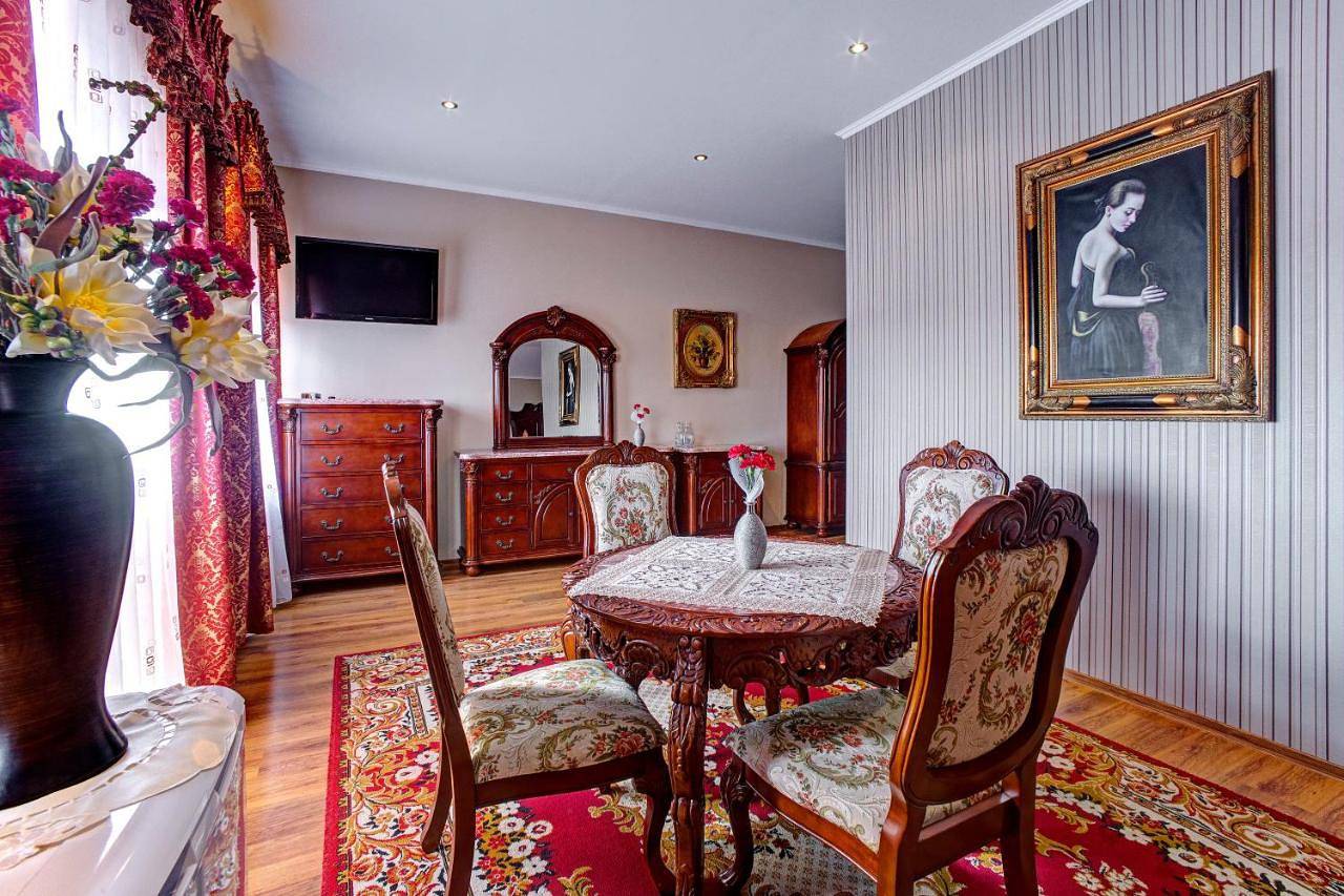 Hotel i Restauracja Bona in Sanok, Karpaty (Polska)