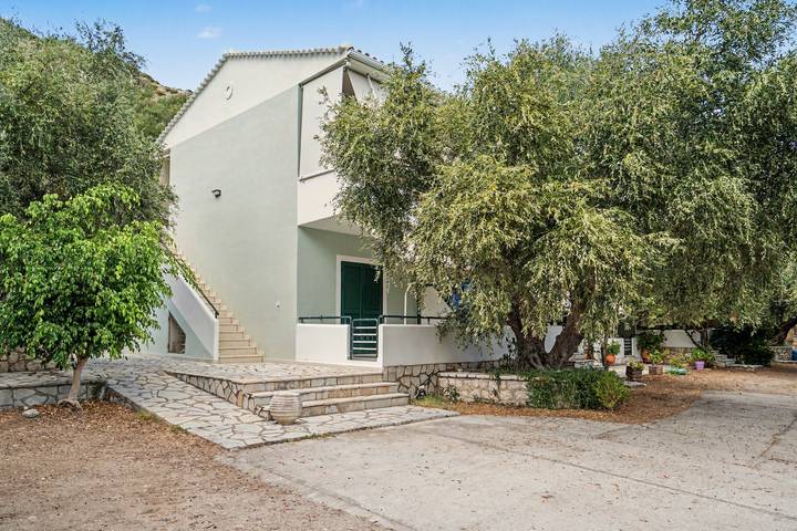 Entire apartment, Deluxe Triple Room 5 Apartment with Mountain View, Wi-Fi, and Air Conditioning in Exanthia, Agios Nikitas