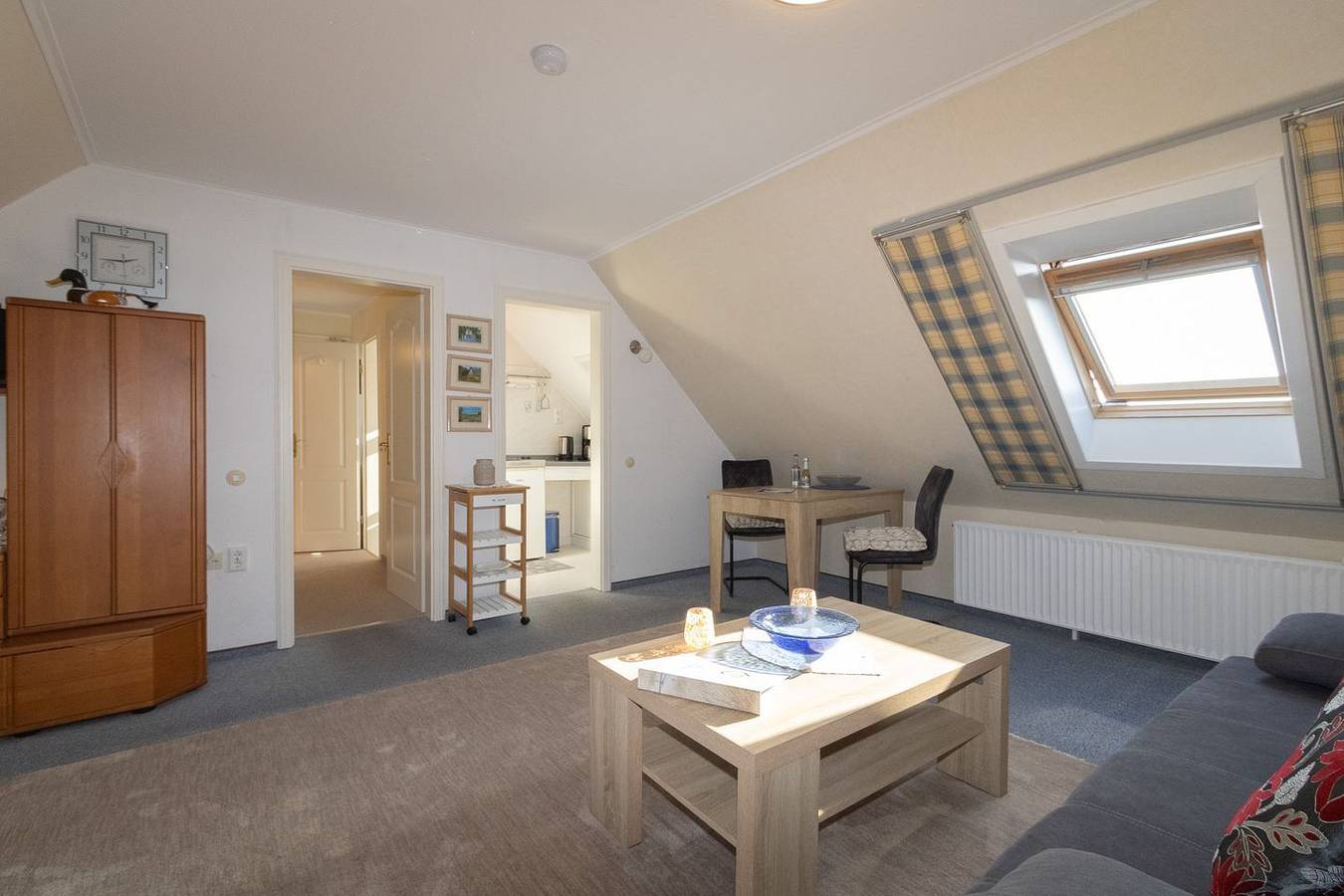 Ganze Wohnung, Gemütliche und große 2-Raum Ferienwohnung mit einen Schlafzimmer und einer Pantryküche und großem Wohnzimmer. in Hörnum, Sylt